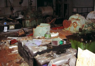 A part of the Crystal Ruins 2 is in shambles.