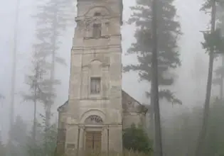 The whole class took shelter in this temple in Foggy Forest Escape game.