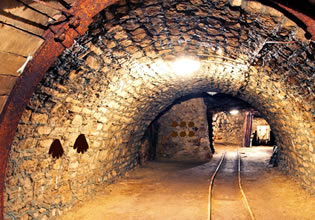 underground-mining-tunnel-escape-game